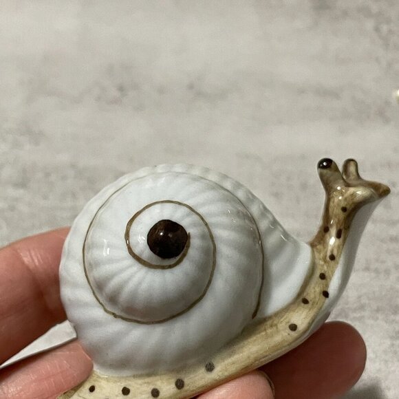 Vintage Snail Figurine Ceramic Floral Salt Pepper Shaker 2-Piece Set - Picture 4 of 6